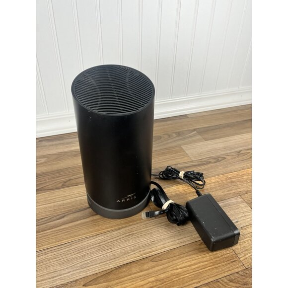 ARRIS SURFboard W31 Tri-Band Mesh Wi-Fi Router AX11000 w/ Power Adapter Bundle - Picture 3 of 9